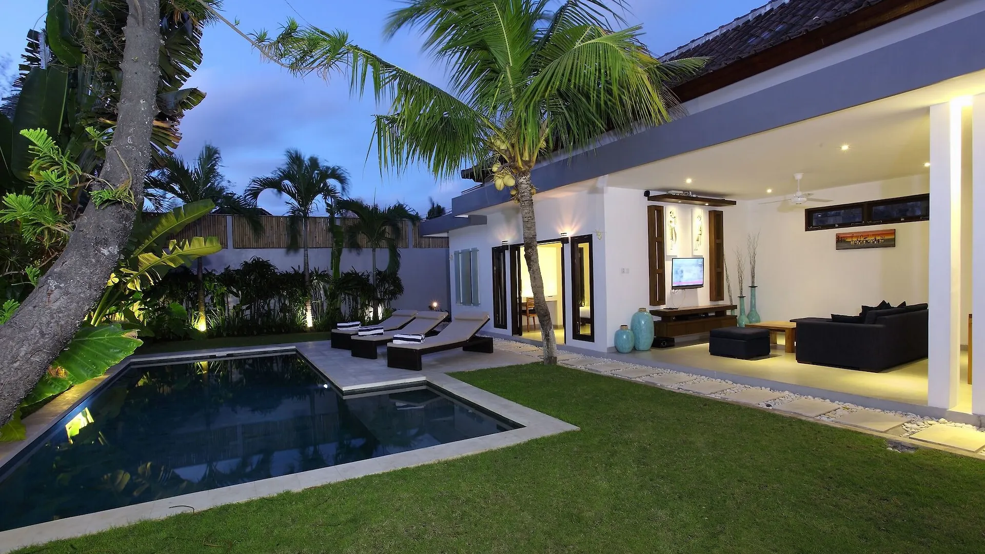 Kontakt z Villa Arria